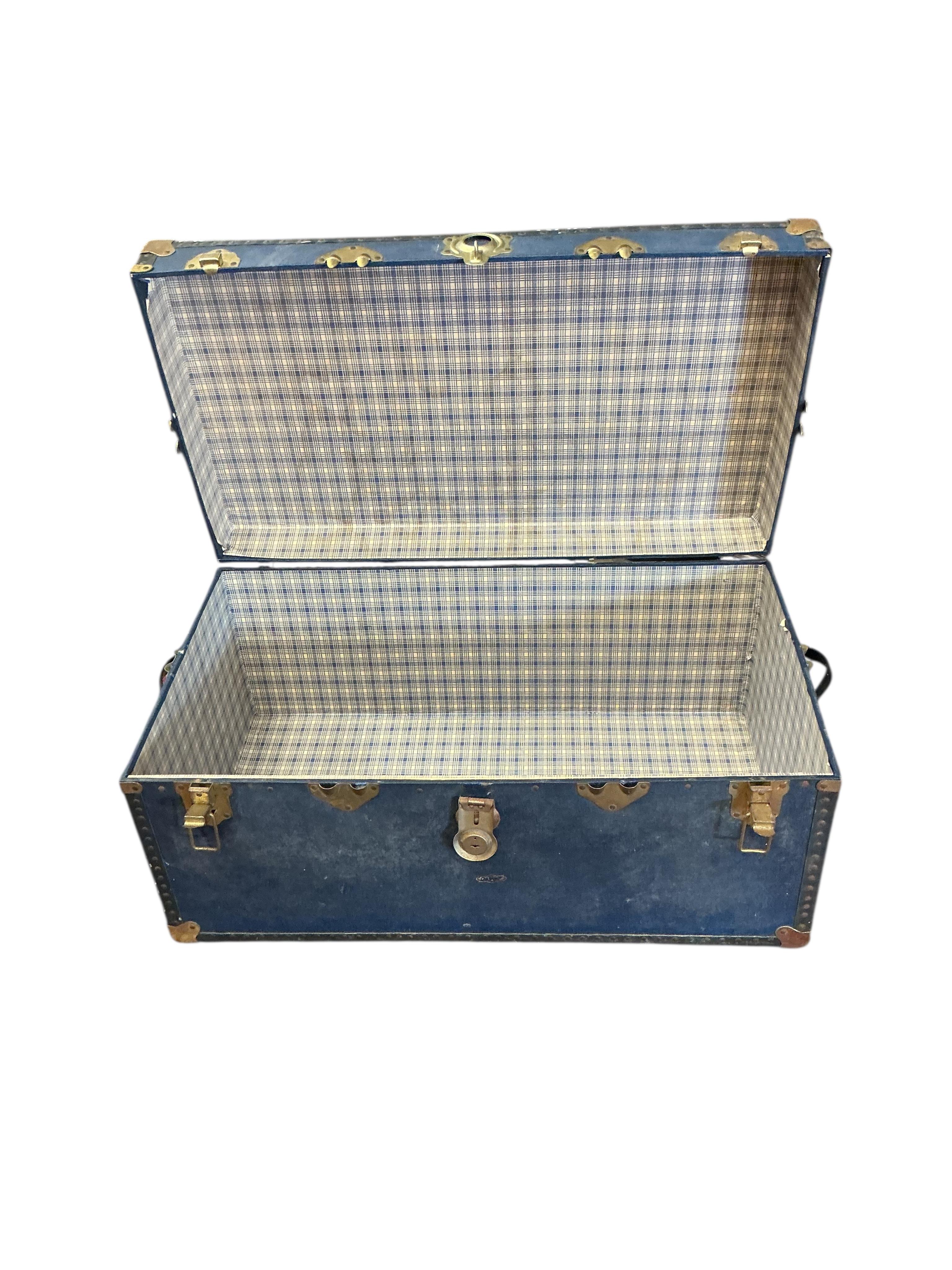 Three vintage travelling trunks, largest width 91cm, depth 51cm, height 42cm
